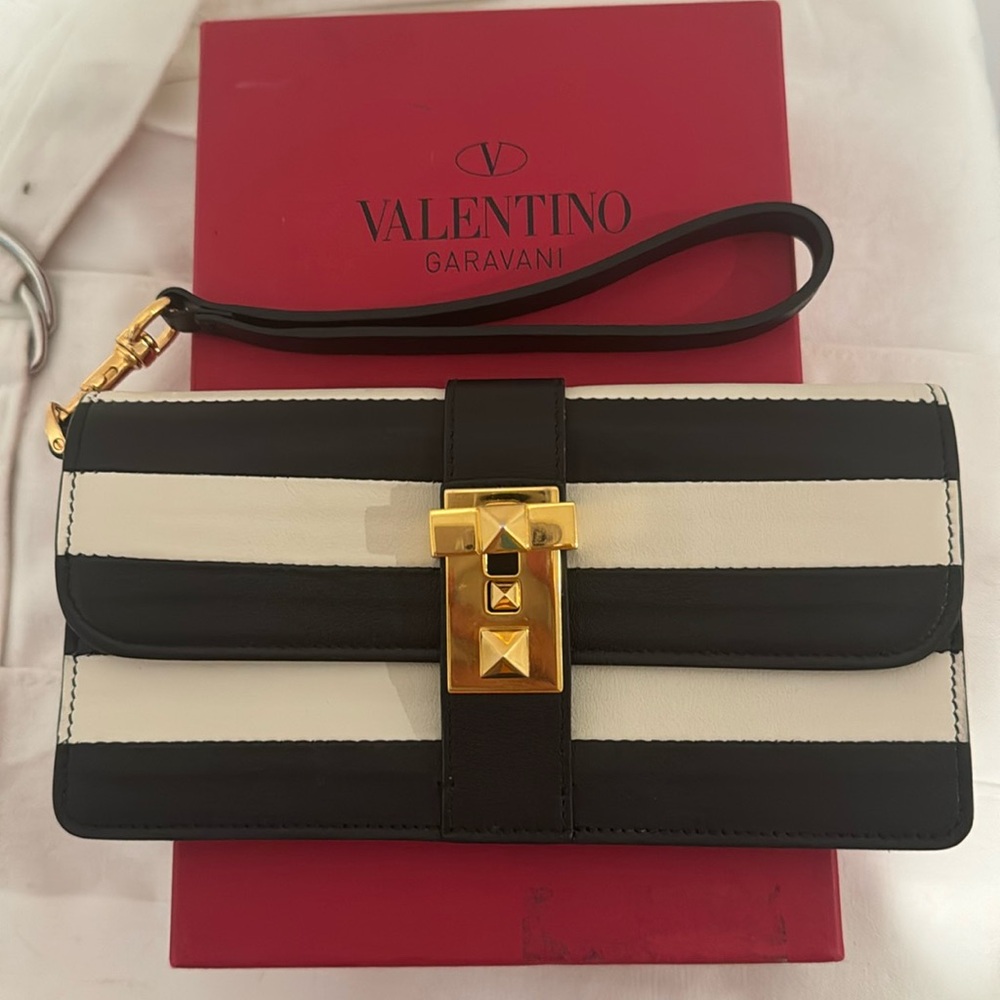 NEVER USED / Valentino Garavani Wristlet Leather Black & Cream W/ gold Closure